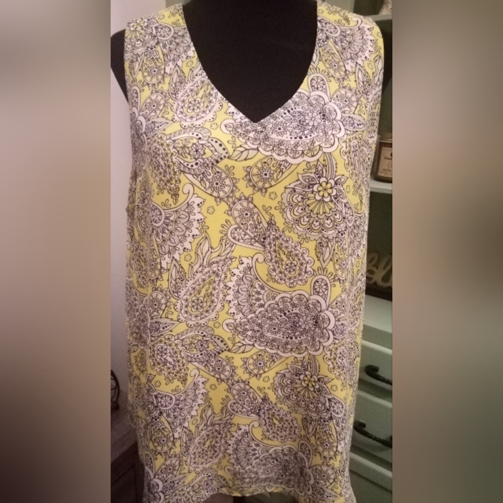 Like New Floral Yellow and Gray Women's Top Size Large